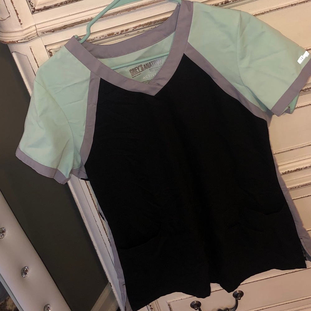 Women’s scrub top